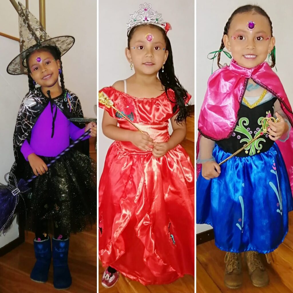 Entre los disfraces de Halloween que más le gusta a mis hijas son los de princesas.